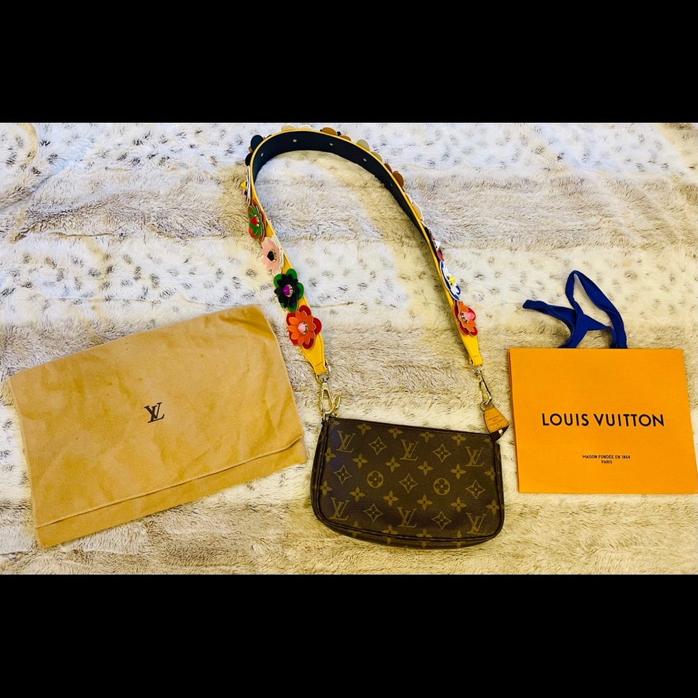 Authentic Louis Vuitton pochette accessory bag